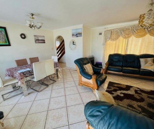 3 Bedroom Property for Sale in Umlazi KwaZulu-Natal