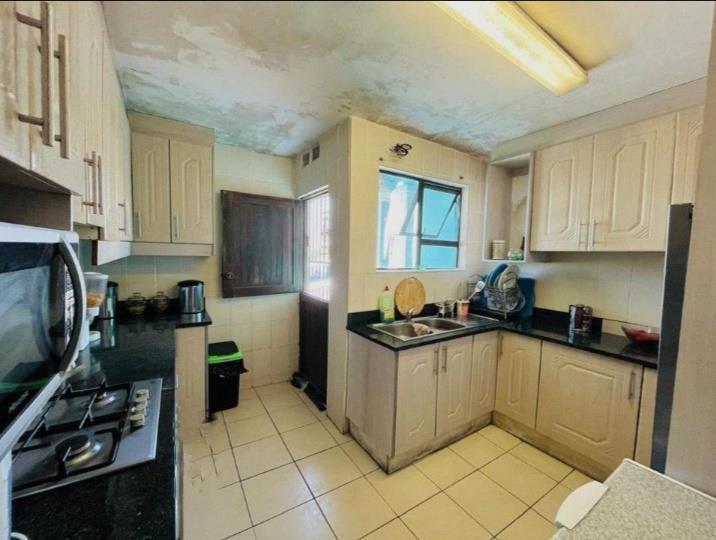 3 Bedroom Property for Sale in Umlazi KwaZulu-Natal