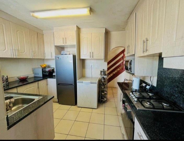 3 Bedroom Property for Sale in Umlazi KwaZulu-Natal