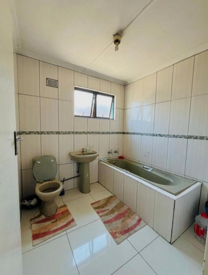3 Bedroom Property for Sale in Umlazi KwaZulu-Natal