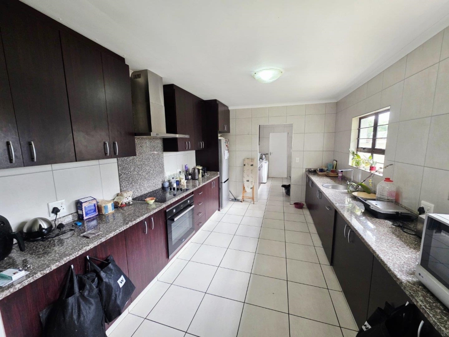 To Let 4 Bedroom Property for Rent in Kloof KwaZulu-Natal