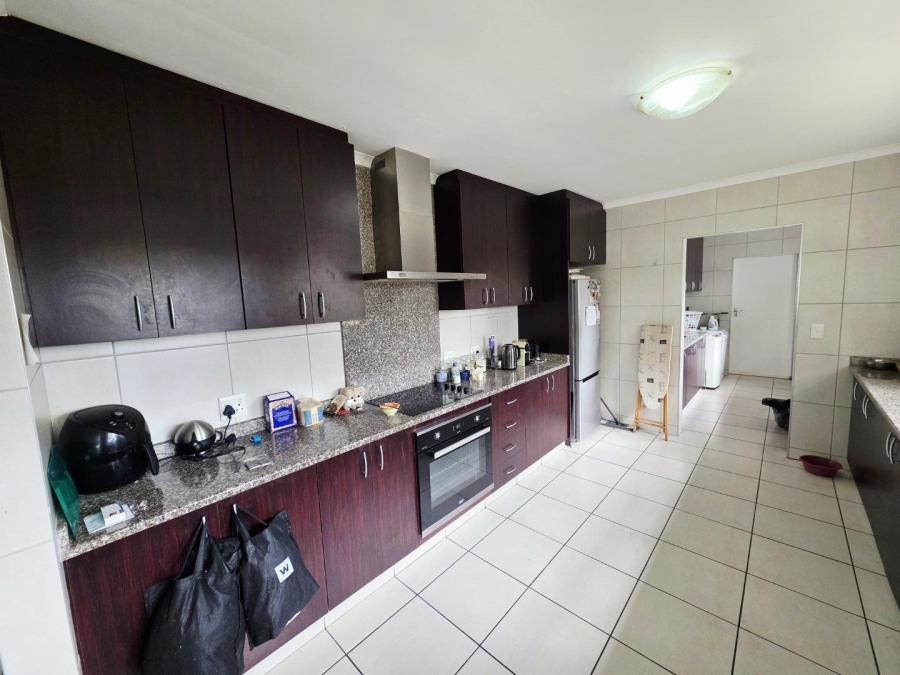 To Let 4 Bedroom Property for Rent in Kloof KwaZulu-Natal