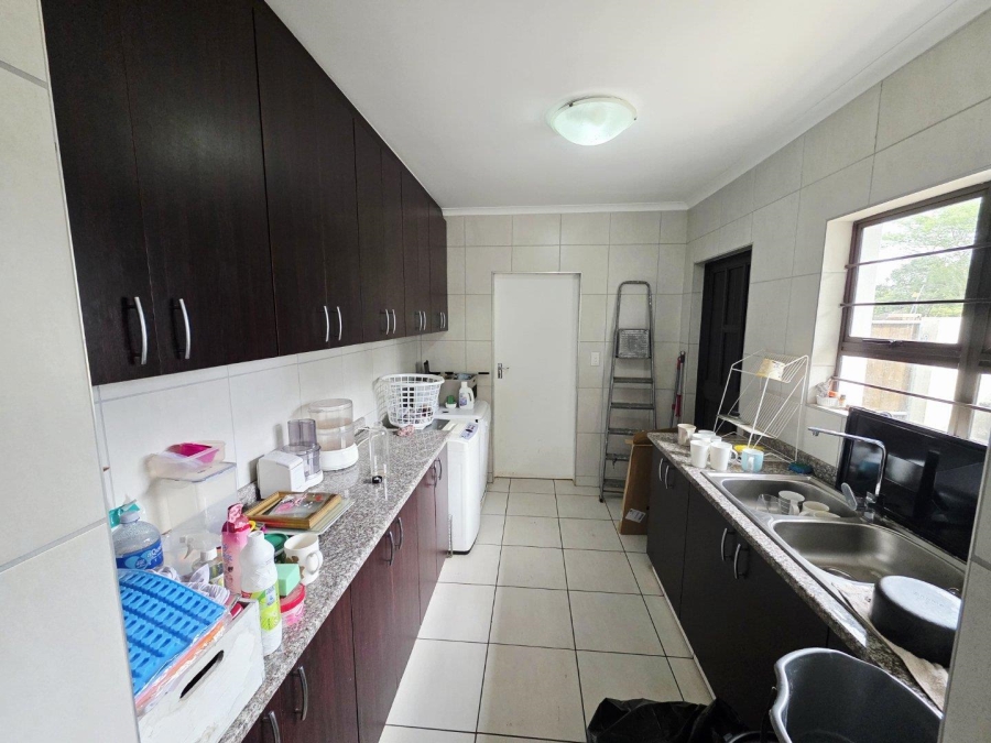 To Let 4 Bedroom Property for Rent in Kloof KwaZulu-Natal