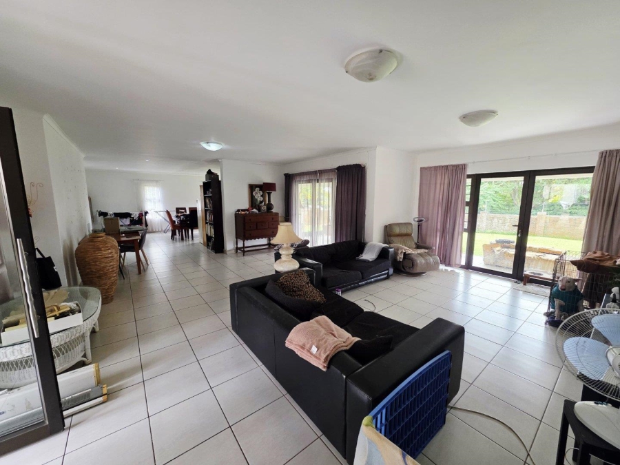 To Let 4 Bedroom Property for Rent in Kloof KwaZulu-Natal