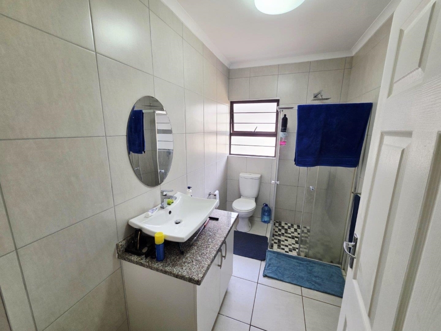 To Let 4 Bedroom Property for Rent in Kloof KwaZulu-Natal