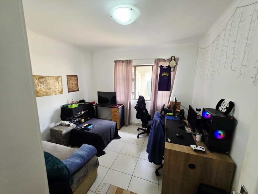 To Let 4 Bedroom Property for Rent in Kloof KwaZulu-Natal