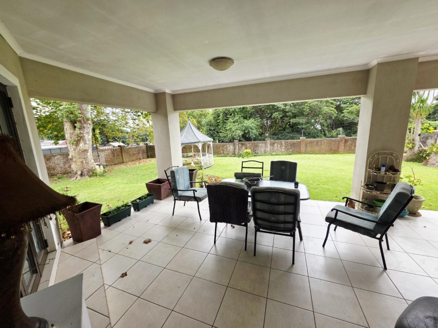 To Let 4 Bedroom Property for Rent in Kloof KwaZulu-Natal