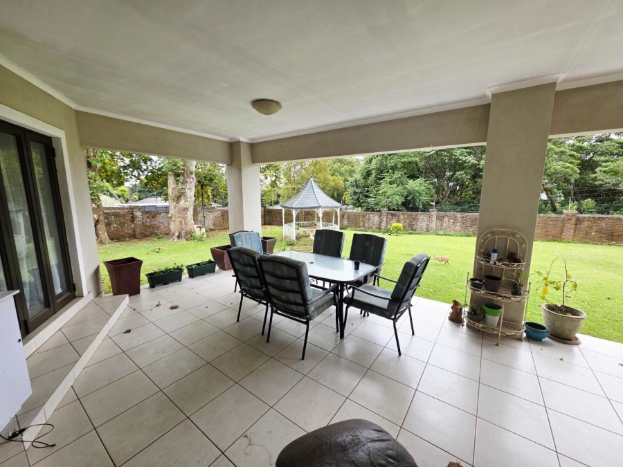 To Let 4 Bedroom Property for Rent in Kloof KwaZulu-Natal