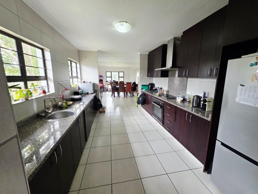 To Let 4 Bedroom Property for Rent in Kloof KwaZulu-Natal