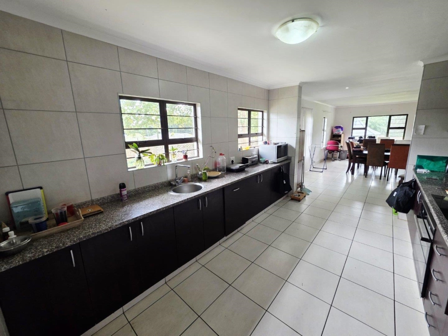 To Let 4 Bedroom Property for Rent in Kloof KwaZulu-Natal
