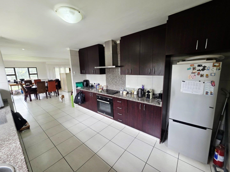 To Let 4 Bedroom Property for Rent in Kloof KwaZulu-Natal