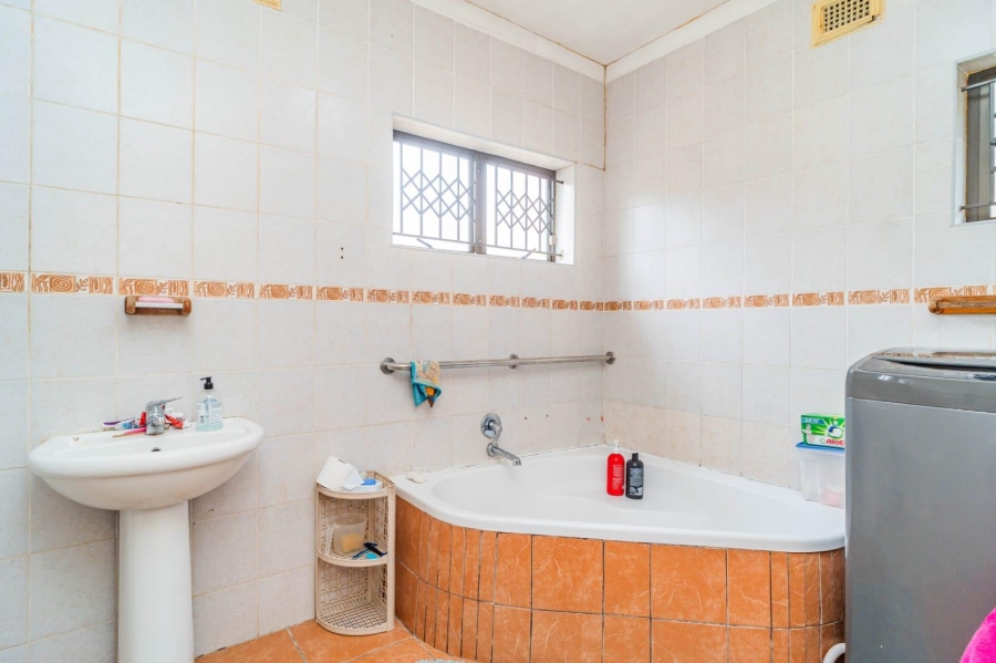 3 Bedroom Property for Sale in Mount Vernon KwaZulu-Natal