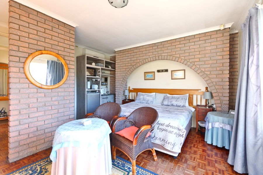 6 Bedroom Property for Sale in Queensburgh KwaZulu-Natal