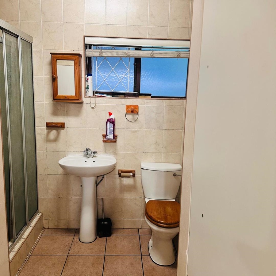 To Let 2 Bedroom Property for Rent in Kloof KwaZulu-Natal