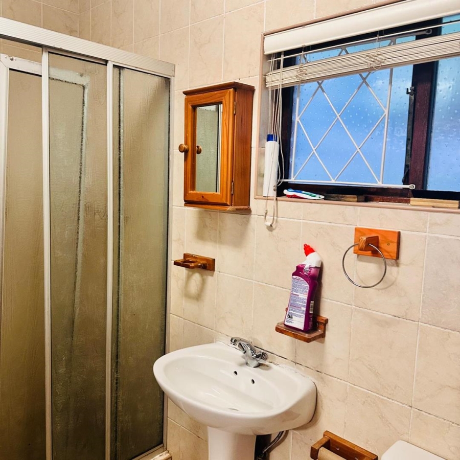To Let 2 Bedroom Property for Rent in Kloof KwaZulu-Natal
