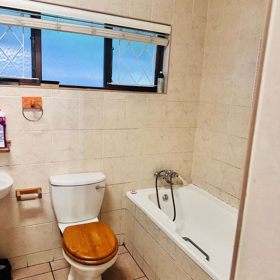 To Let 2 Bedroom Property for Rent in Kloof KwaZulu-Natal