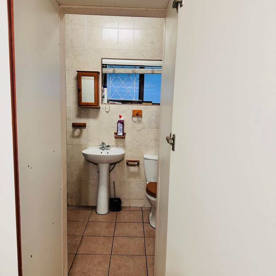 To Let 2 Bedroom Property for Rent in Kloof KwaZulu-Natal