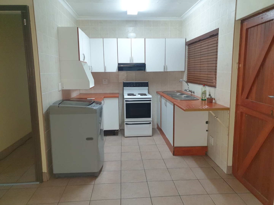 To Let 2 Bedroom Property for Rent in Kloof KwaZulu-Natal