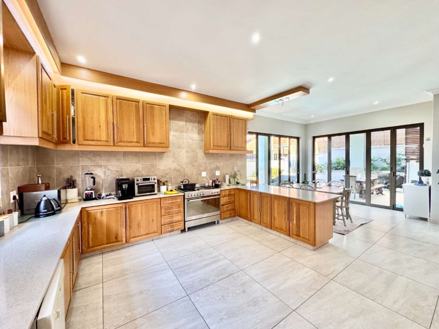 To Let 5 Bedroom Property for Rent in Izinga Ridge KwaZulu-Natal