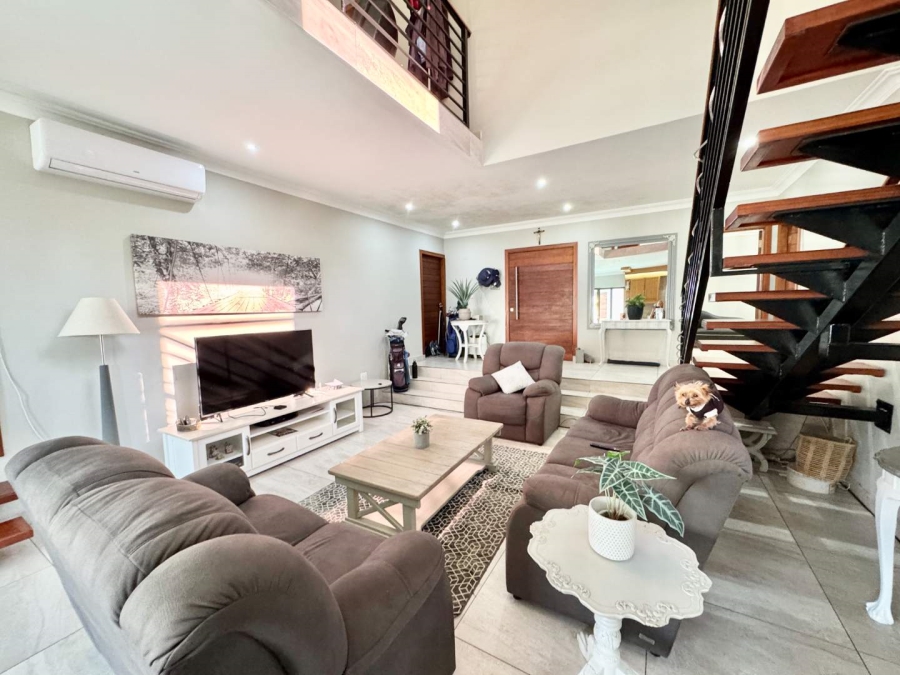 To Let 5 Bedroom Property for Rent in Izinga Ridge KwaZulu-Natal
