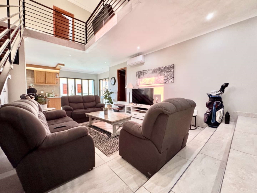 To Let 5 Bedroom Property for Rent in Izinga Ridge KwaZulu-Natal