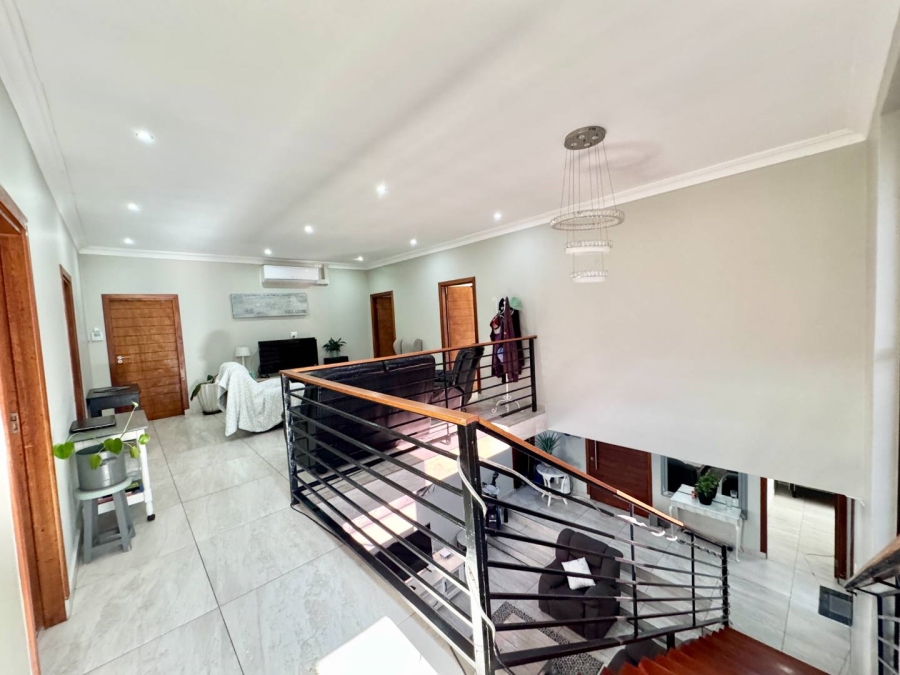 To Let 5 Bedroom Property for Rent in Izinga Ridge KwaZulu-Natal