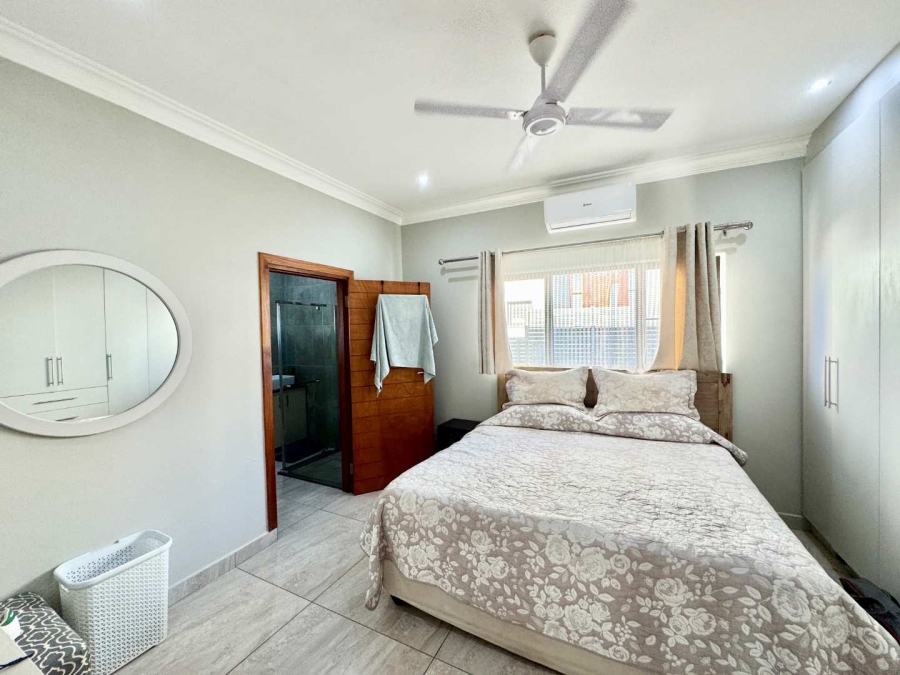 To Let 5 Bedroom Property for Rent in Izinga Ridge KwaZulu-Natal