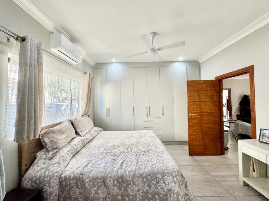 To Let 5 Bedroom Property for Rent in Izinga Ridge KwaZulu-Natal