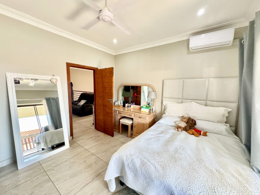 To Let 5 Bedroom Property for Rent in Izinga Ridge KwaZulu-Natal