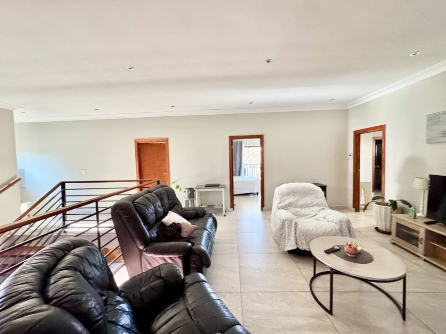 To Let 5 Bedroom Property for Rent in Izinga Ridge KwaZulu-Natal