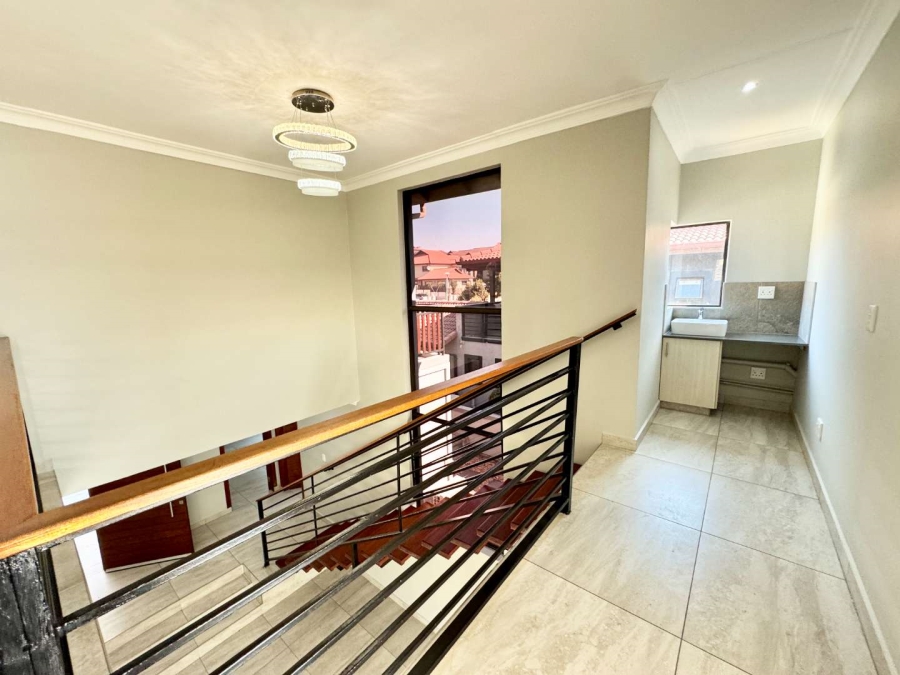 To Let 5 Bedroom Property for Rent in Izinga Ridge KwaZulu-Natal