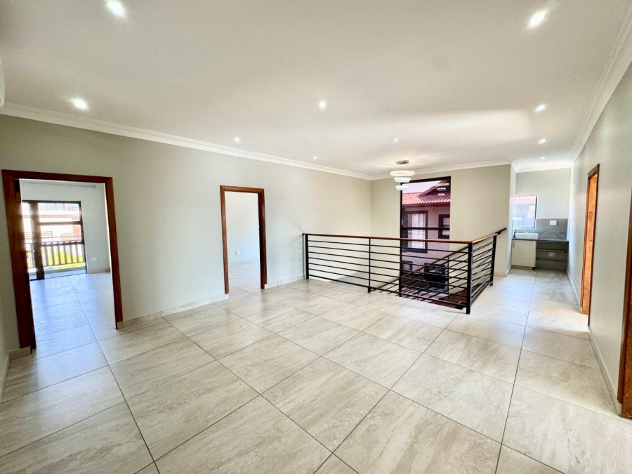 To Let 5 Bedroom Property for Rent in Izinga Ridge KwaZulu-Natal