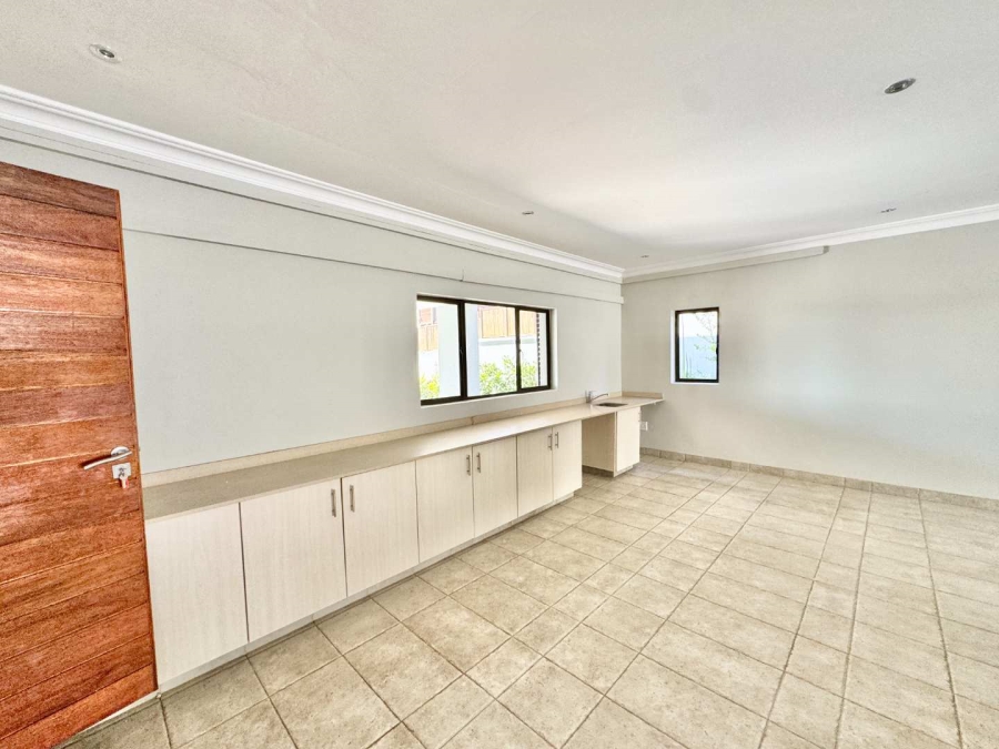 To Let 5 Bedroom Property for Rent in Izinga Ridge KwaZulu-Natal