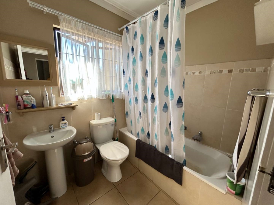 To Let 2 Bedroom Property for Rent in Crestview KwaZulu-Natal