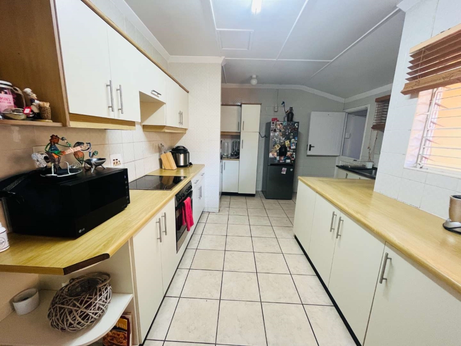To Let 3 Bedroom Property for Rent in La Lucia KwaZulu-Natal