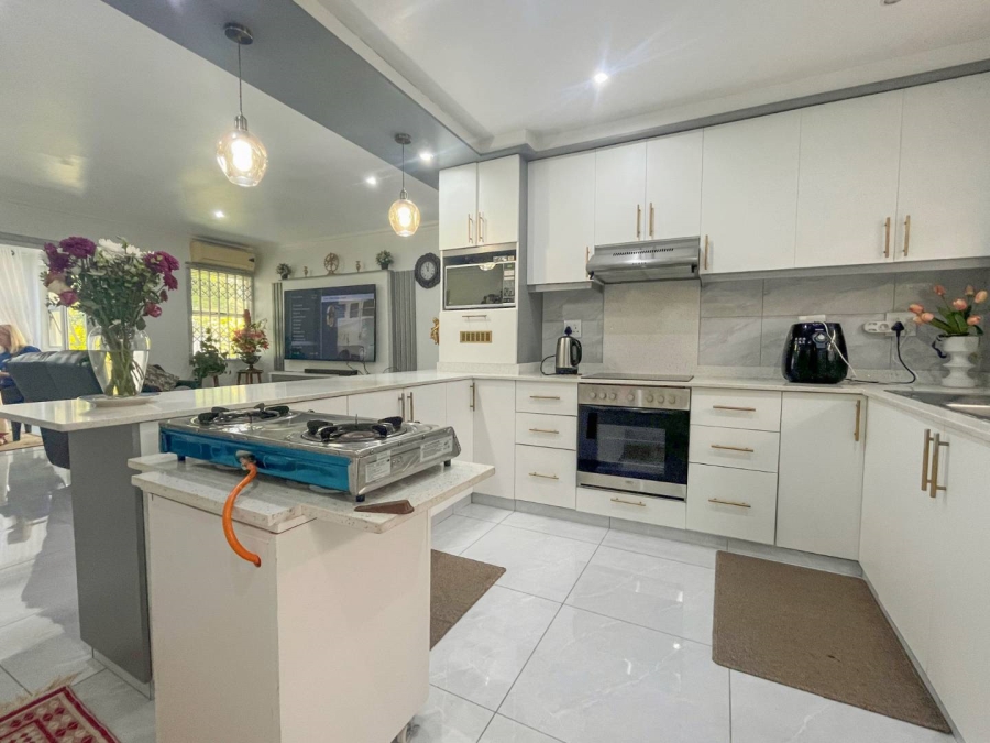 2 Bedroom Property for Sale in Sunningdale KwaZulu-Natal
