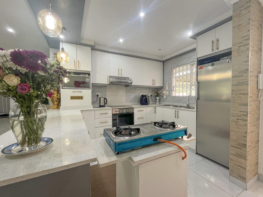 2 Bedroom Property for Sale in Sunningdale KwaZulu-Natal