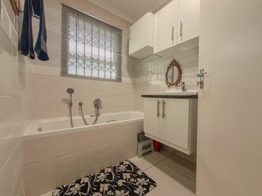 2 Bedroom Property for Sale in Sunningdale KwaZulu-Natal