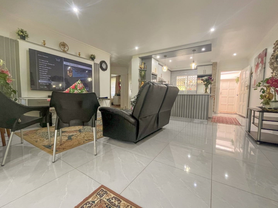 2 Bedroom Property for Sale in Sunningdale KwaZulu-Natal