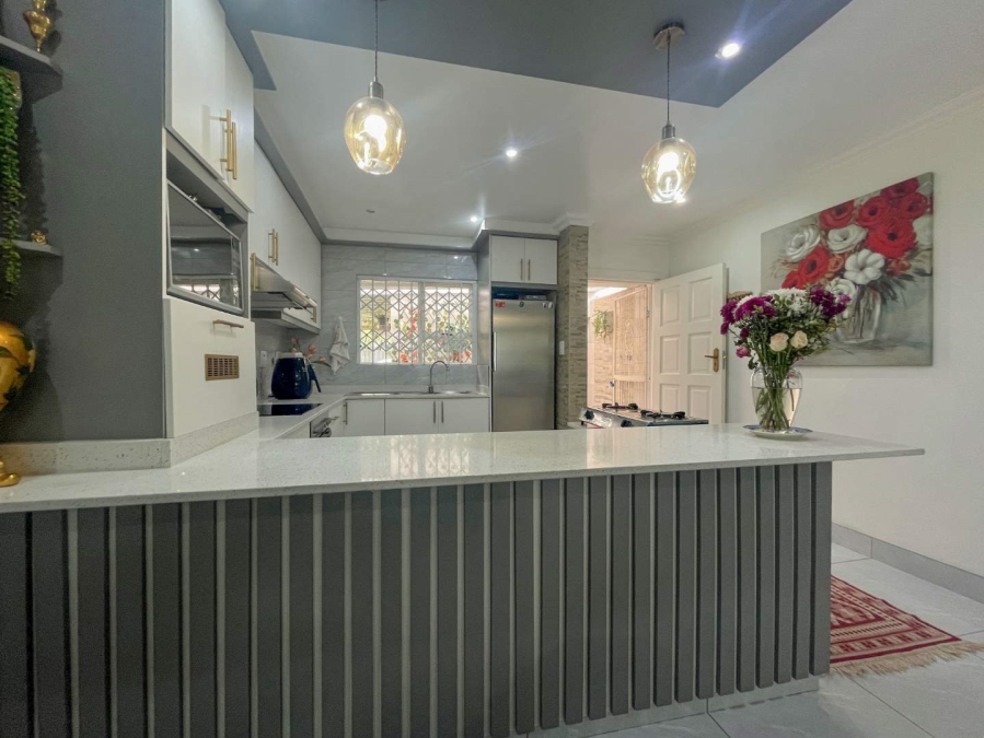 2 Bedroom Property for Sale in Sunningdale KwaZulu-Natal