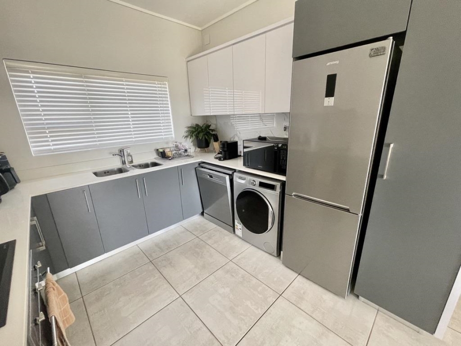To Let 2 Bedroom Property for Rent in Izinga Ridge KwaZulu-Natal