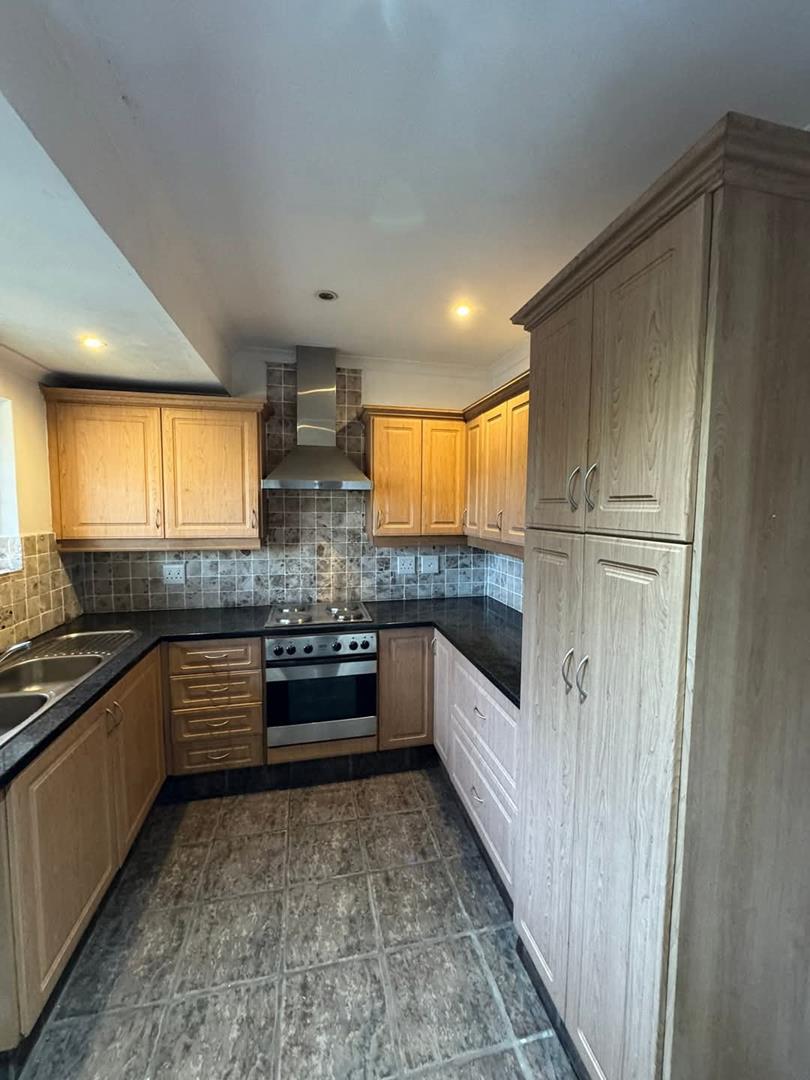 To Let 3 Bedroom Property for Rent in Kloof KwaZulu-Natal