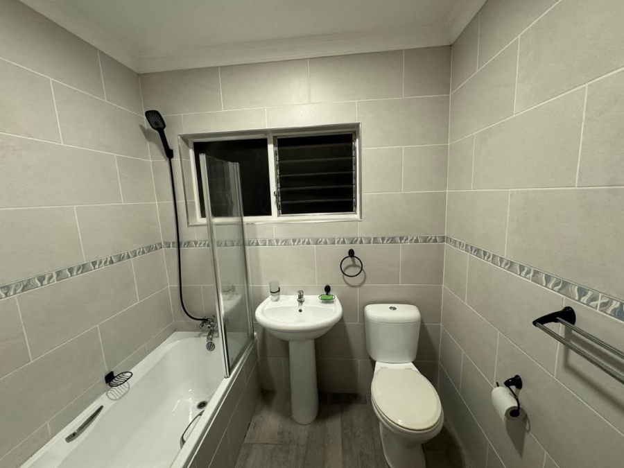 To Let 3 Bedroom Property for Rent in Kloof KwaZulu-Natal