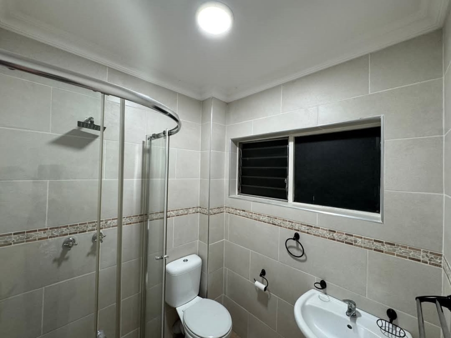 To Let 3 Bedroom Property for Rent in Kloof KwaZulu-Natal