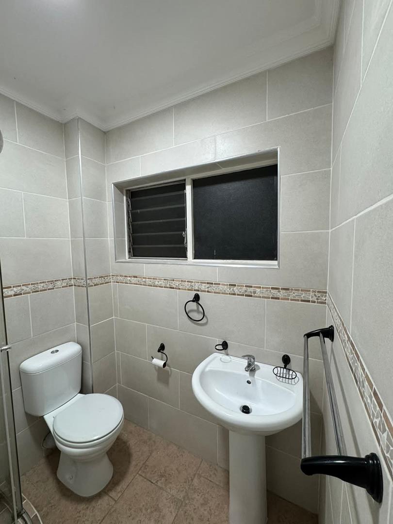To Let 3 Bedroom Property for Rent in Kloof KwaZulu-Natal