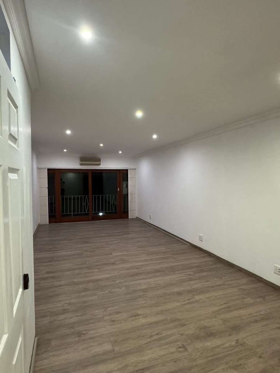 To Let 3 Bedroom Property for Rent in Kloof KwaZulu-Natal