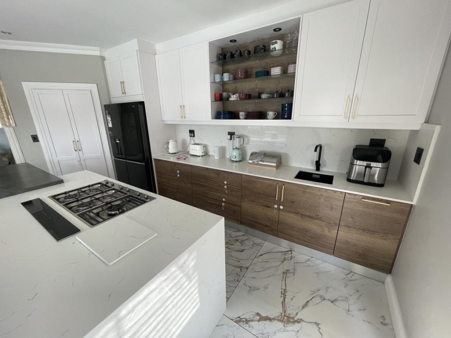 To Let 5 Bedroom Property for Rent in Herrwood Park KwaZulu-Natal