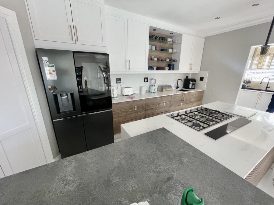 To Let 5 Bedroom Property for Rent in Herrwood Park KwaZulu-Natal