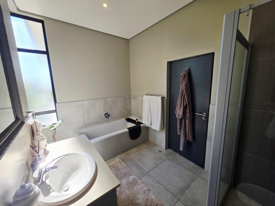 4 Bedroom Property for Sale in Kloof KwaZulu-Natal
