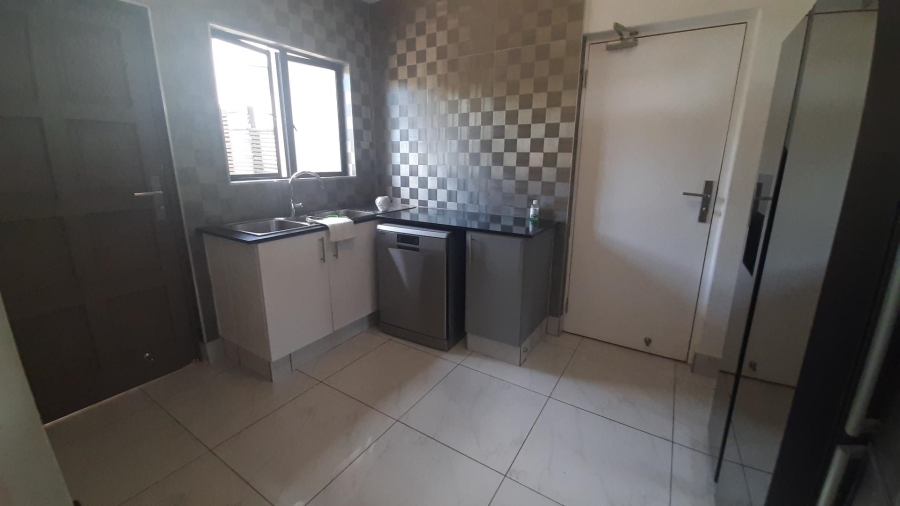 To Let 4 Bedroom Property for Rent in Palm Lakes Estate KwaZulu-Natal
